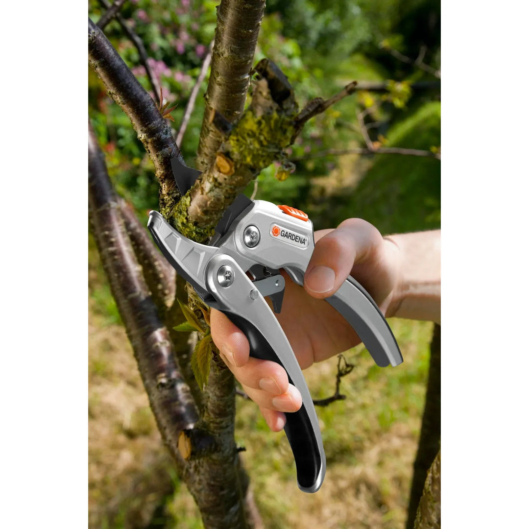 GARDENA Comfort Ratchet Secateurs (Pruners) SmartCut - Just Closeouts Canada Inc.