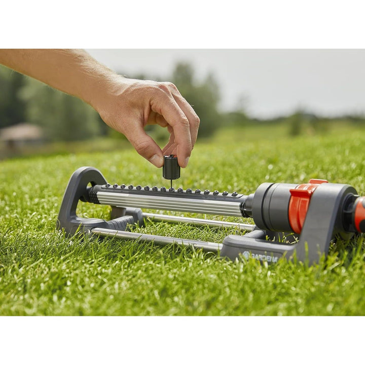 Gardena N2084FP Oscillating Sprinkler, Covers up to 3000 Sq. Ft., Adjustable, Precise and Puddle-Free Lawn Watering, Made in Germany - Just Closeouts Canada Inc.