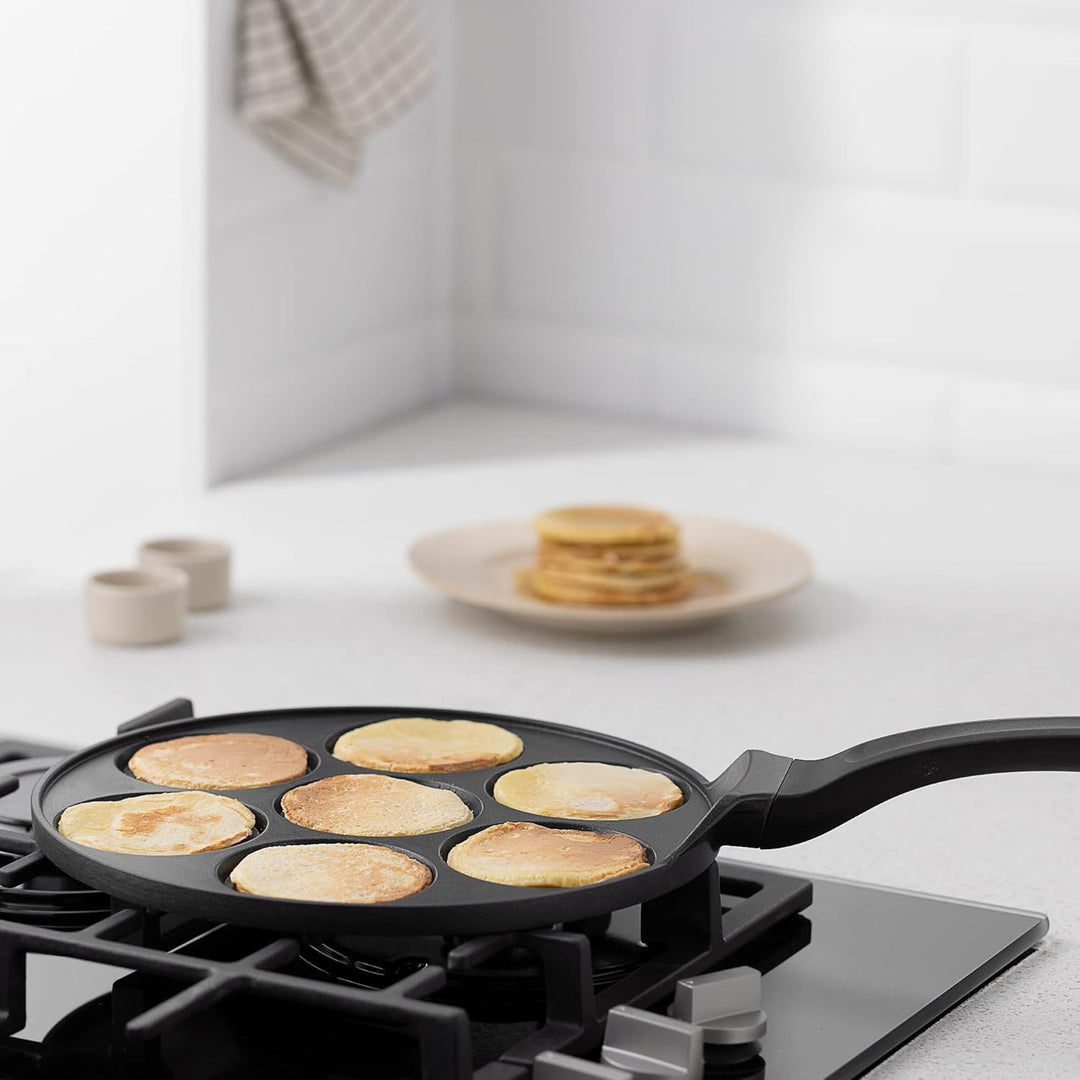 Navaris Mini Pancake Pan - 7 - Section Pancake Maker for 3" Pancakes - 10 5/8" Diameter Nonstick Griddle - Skillet for Stove Frying Eggs and Crepes - Just Closeouts Canada Inc.4063004058442