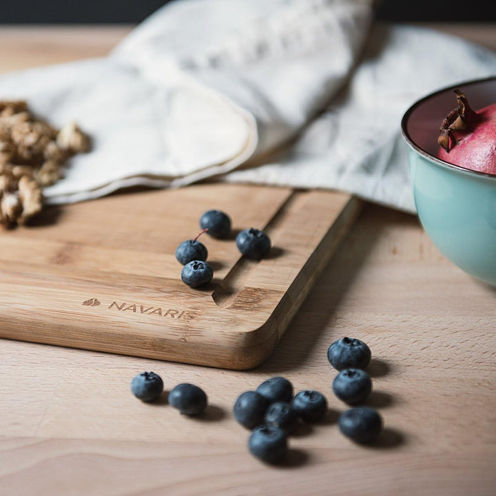 Navaris Wood Cutting Board - Large Natural Bamboo Wooden Chopping Board for Kitchen with Crumb and Juice Groove for Food Prep - Size L, 18 x 13 inches - Just Closeouts Canada Inc.4063004138144